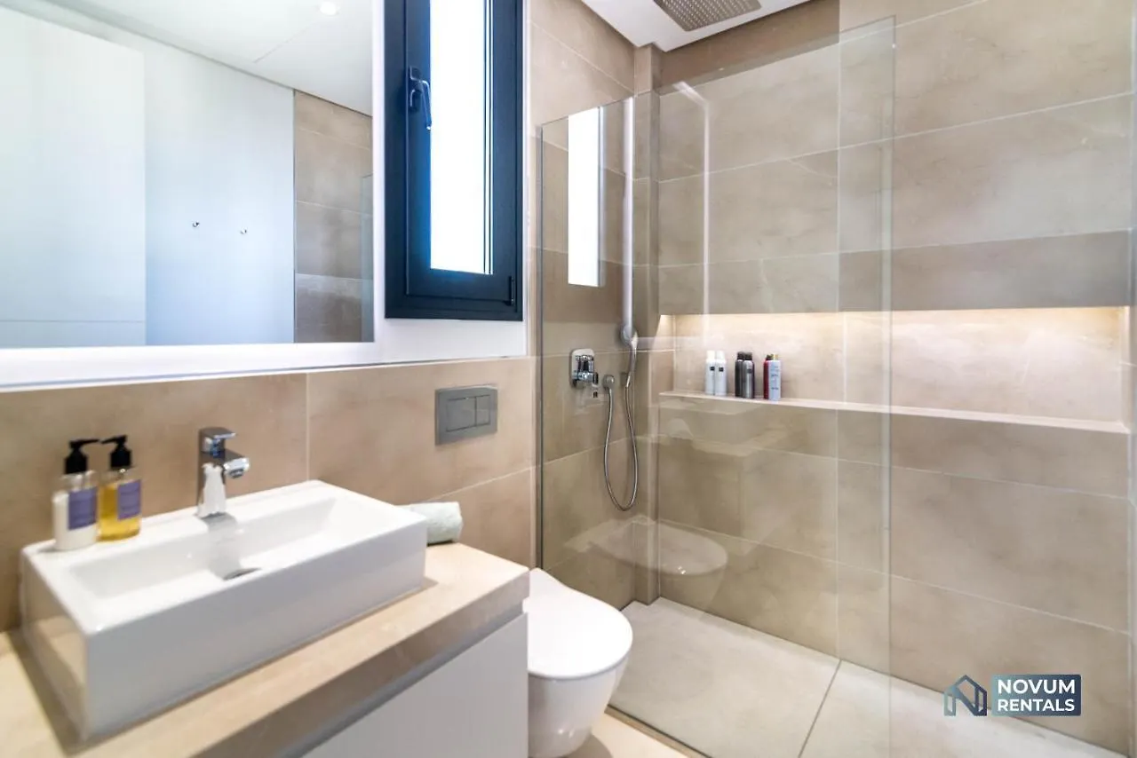 Extravagant 5-Bdrm Villa - Heated Pool & Gym Estepona