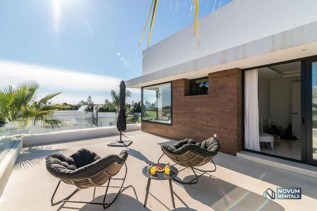 Extravagant 5-Bdrm Villa - Heated Pool & Gym Estepona Spain