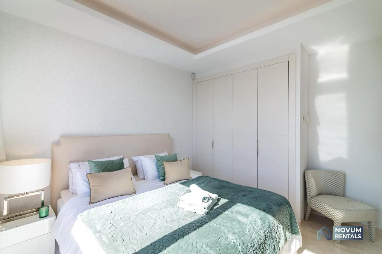 Extravagant 5-Bdrm Villa - Heated Pool & Gym Estepona