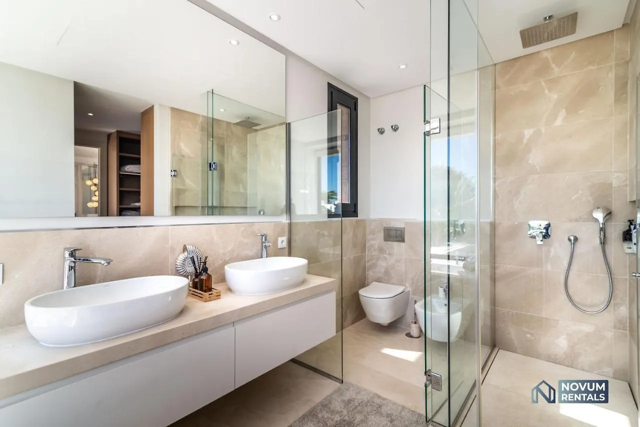Extravagant 5-Bdrm Villa - Heated Pool & Gym Estepona Spain