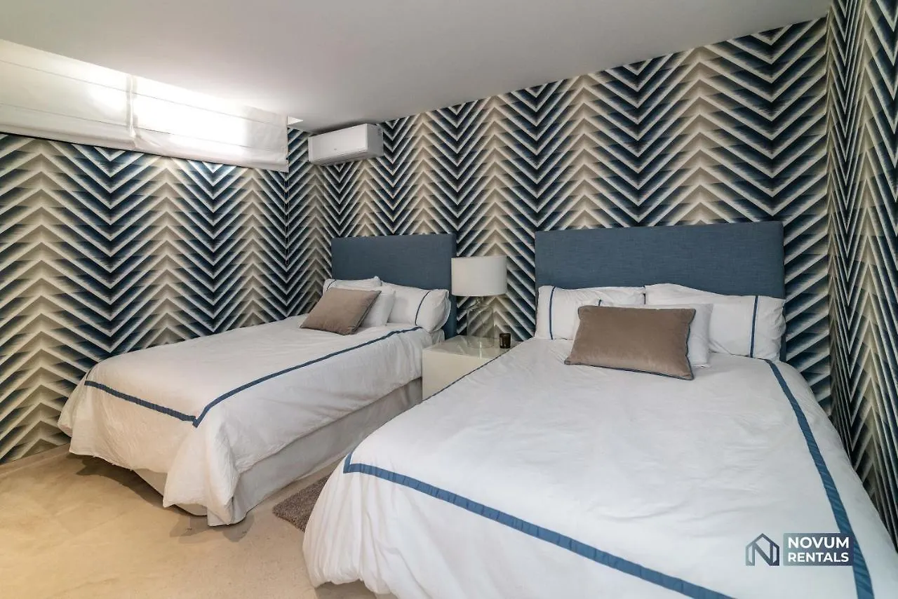 Extravagant 5-Bdrm Villa - Heated Pool & Gym Estepona