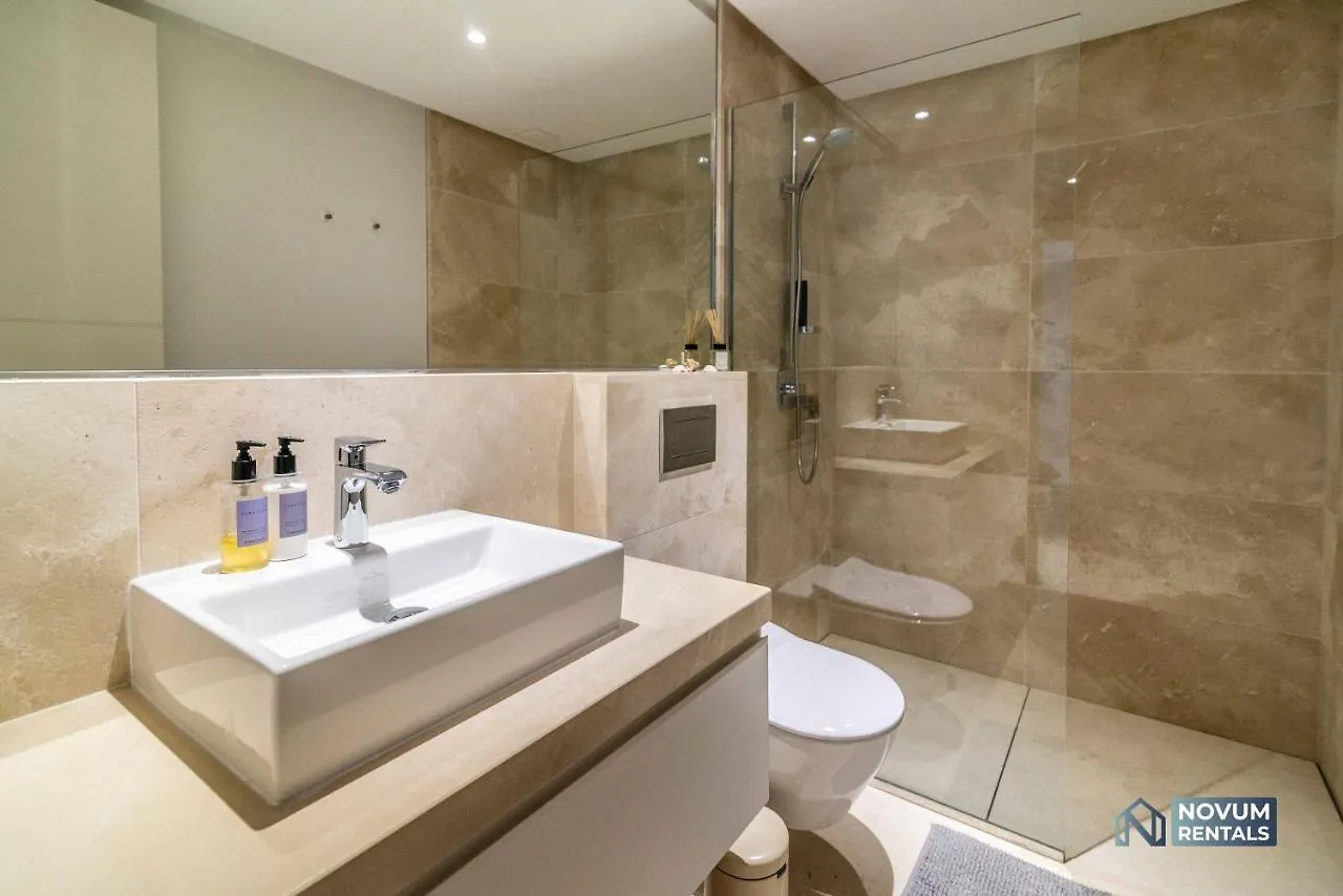 Extravagant 5-Bdrm Villa - Heated Pool & Gym Estepona 0*,