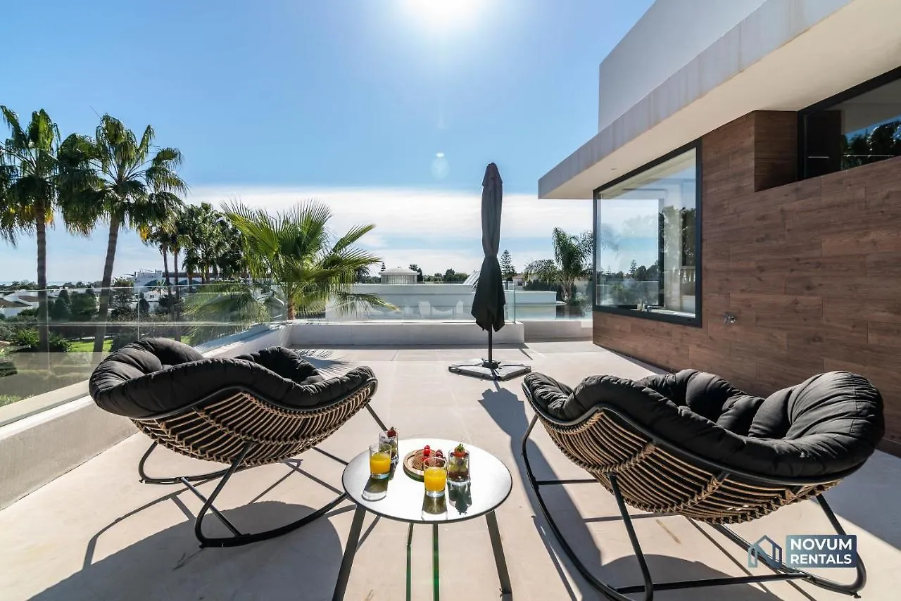 Extravagant 5-Bdrm Villa - Heated Pool & Gym Estepona