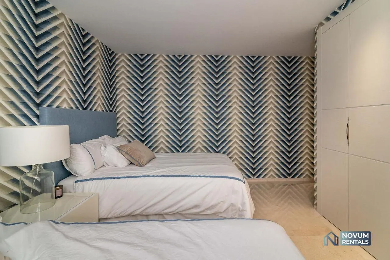 Extravagant 5-Bdrm Villa - Heated Pool & Gym Estepona