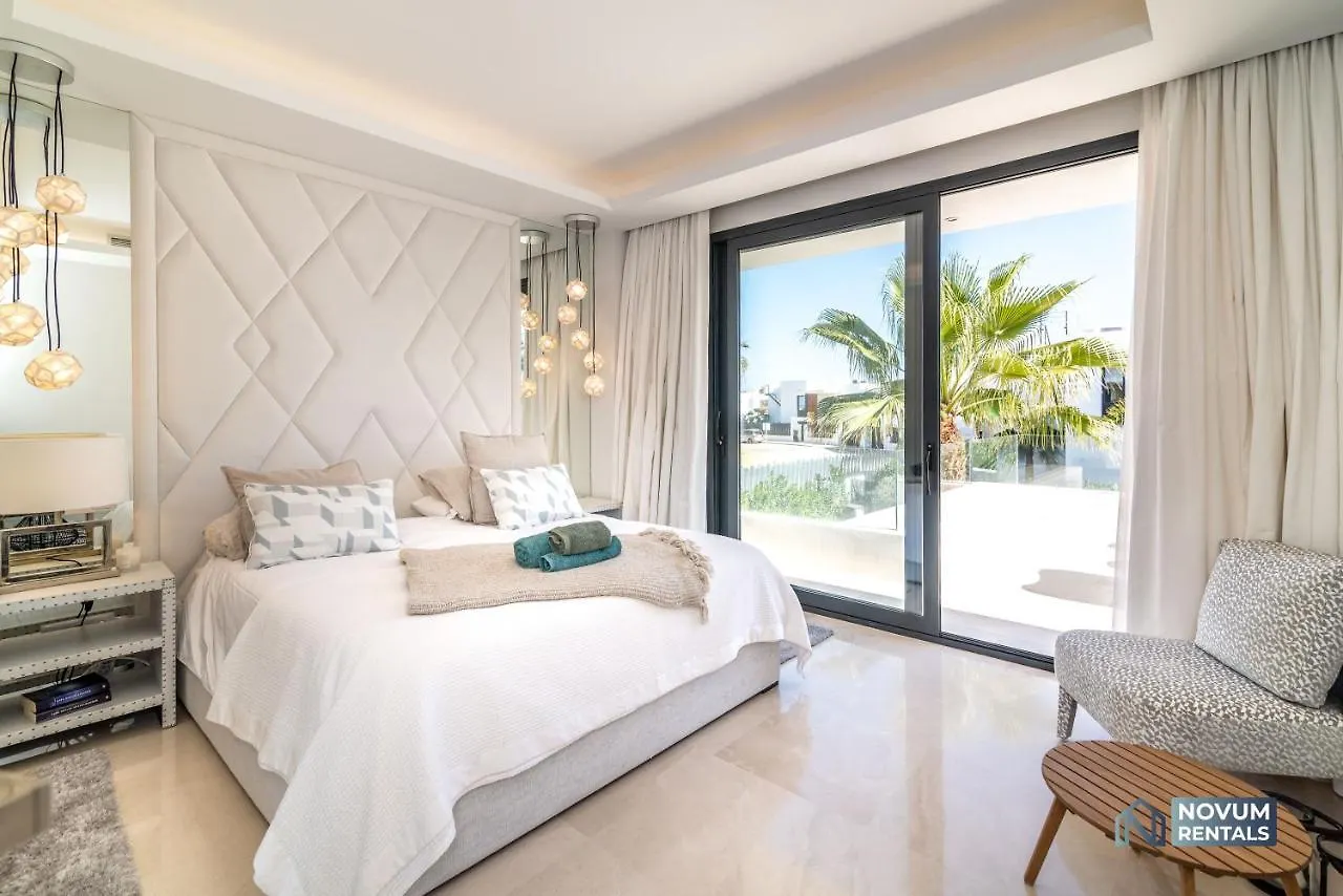Extravagant 5-Bdrm Villa - Heated Pool & Gym Estepona 0*,  Spain