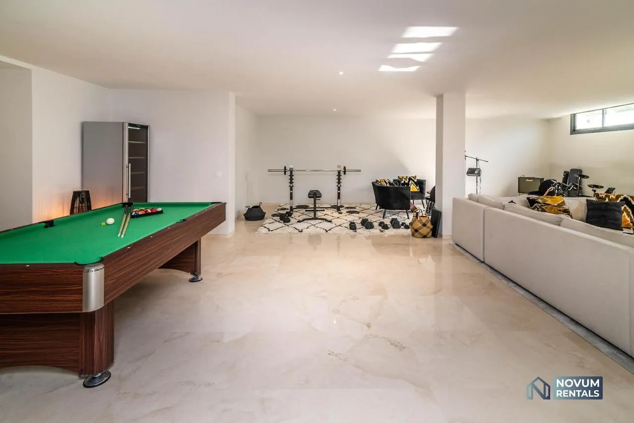 Extravagant 5-Bdrm Villa - Heated Pool & Gym Estepona